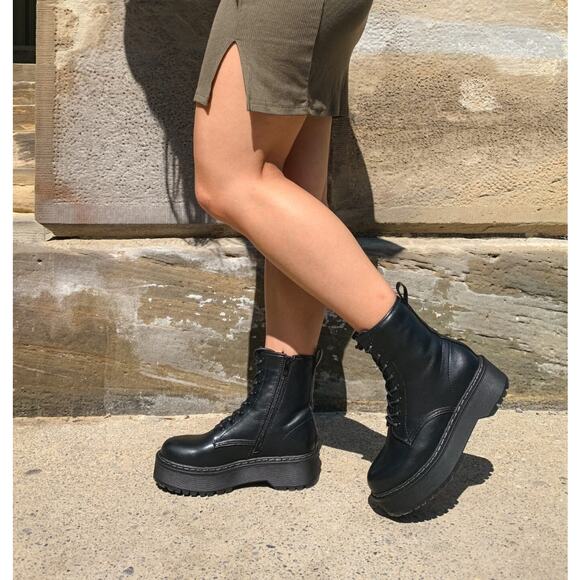 Steve Madden Women's Bettyy1 Combat Side-Zip and Lace-up Boot size 8 - Picture 2 of 9